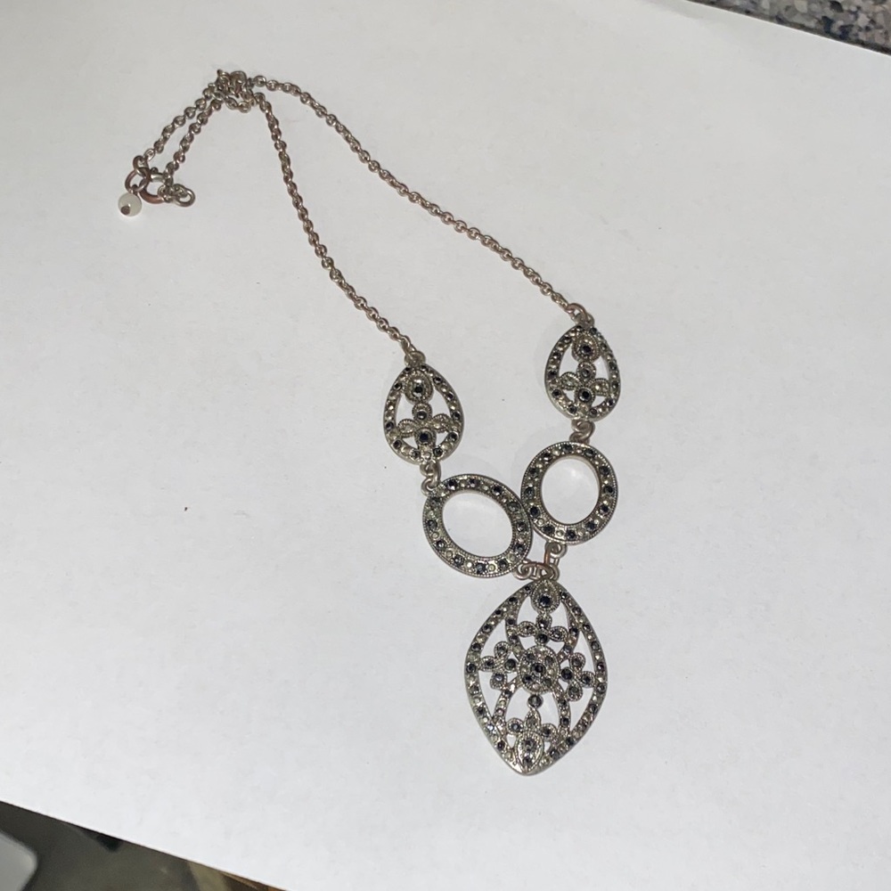 Elegant Silver Necklace with Intricate Design